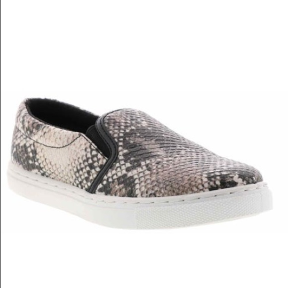 NWOT! Pierre Dumas Snake print slip on’s! Size 7